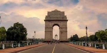 Hang those bags and the plans, please; let us show you what the real Delhi is all about!