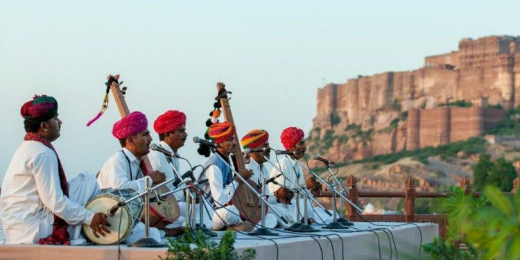 Folk musicians singing