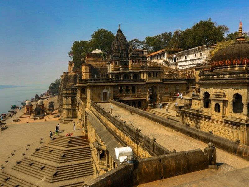 What is the best time to visit Maheshwar?