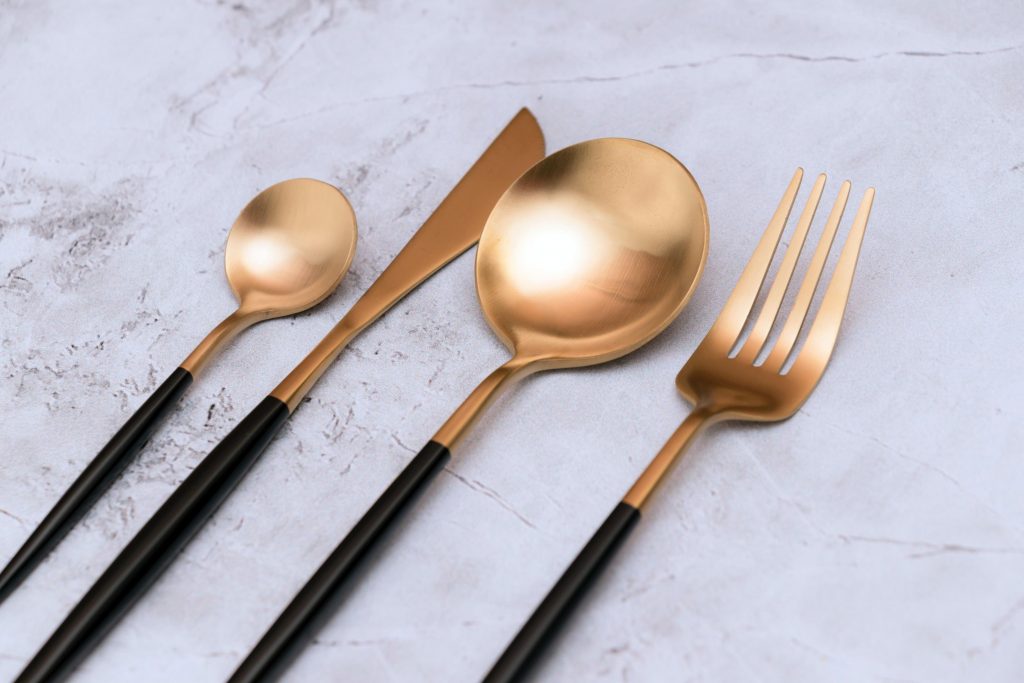 cutlery set, travel hygiene tips