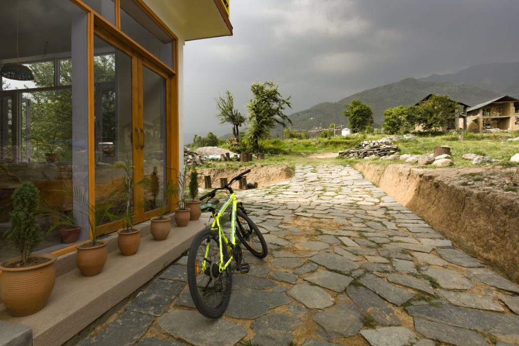 gostops bir, exploring bir tibetan colony