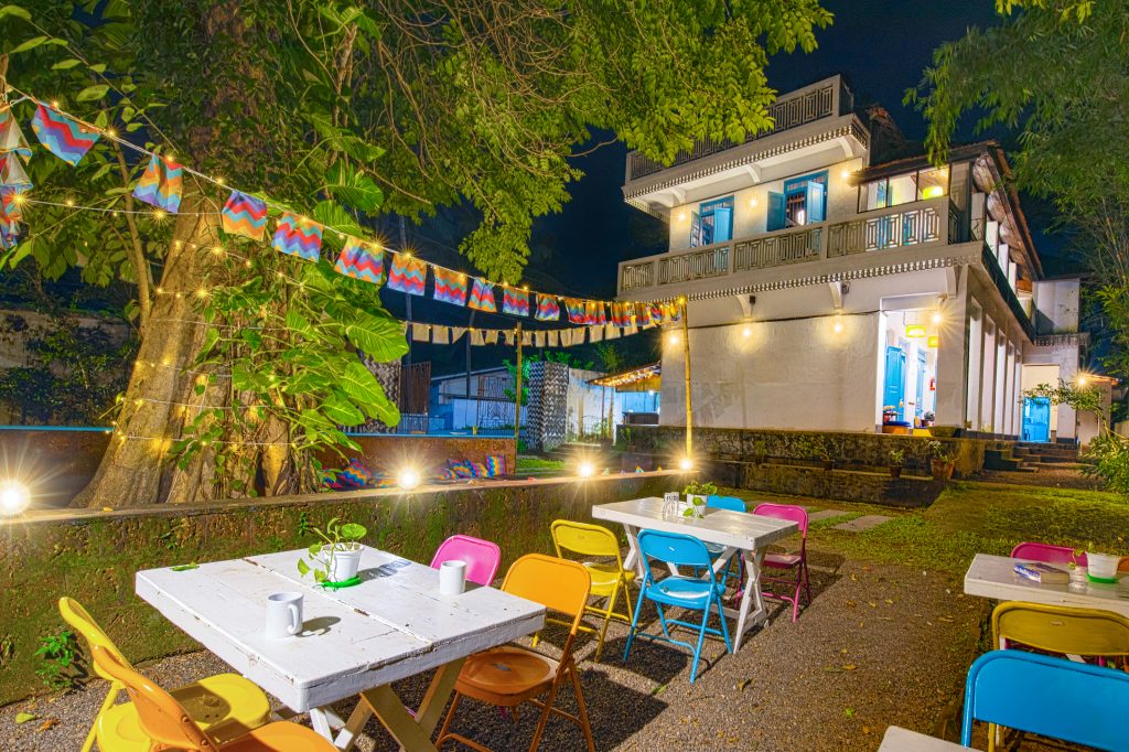 goSTOPS Alleppey outdoor common area